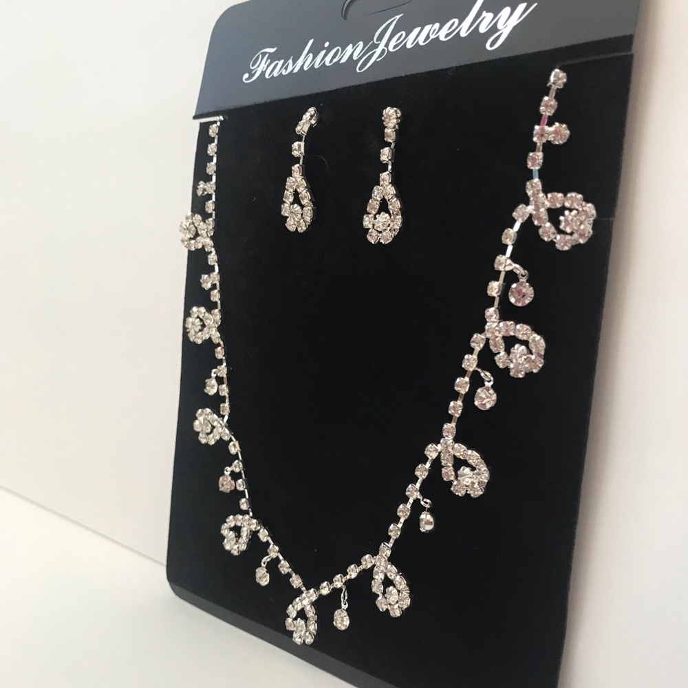 💕🆕 New Rhinestone Necklace & Earrings Set - Picture 5 of 8